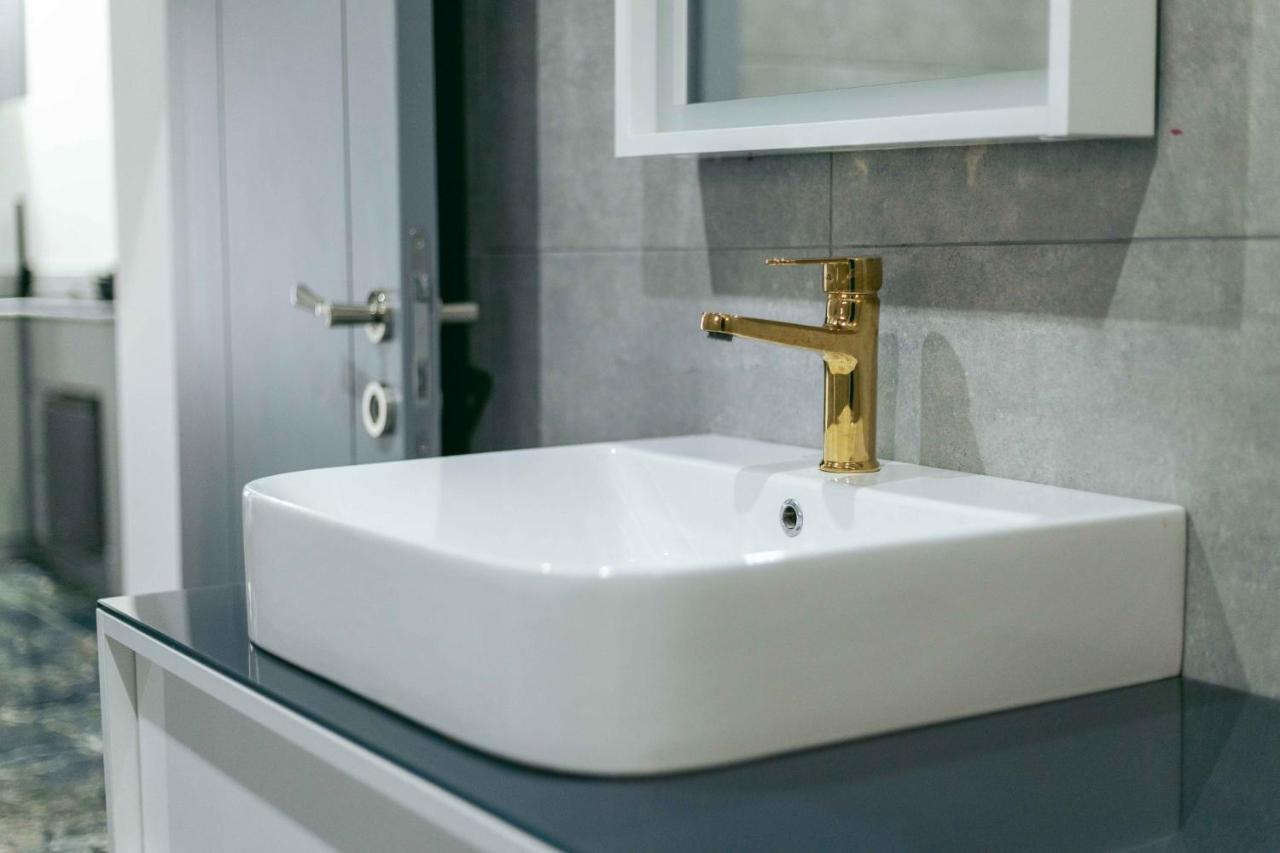 Phoenix Luxury * Abuja