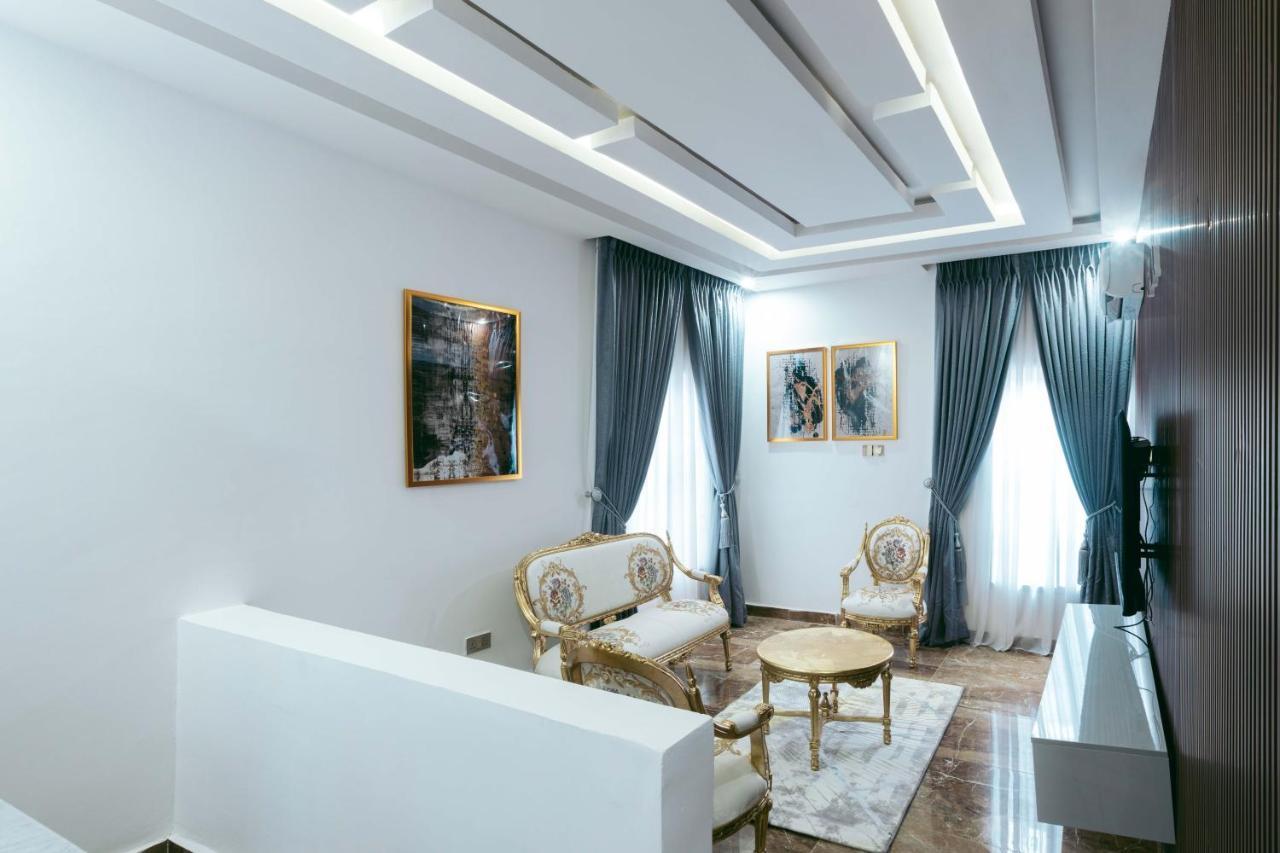 Phoenix Luxury * Abuja