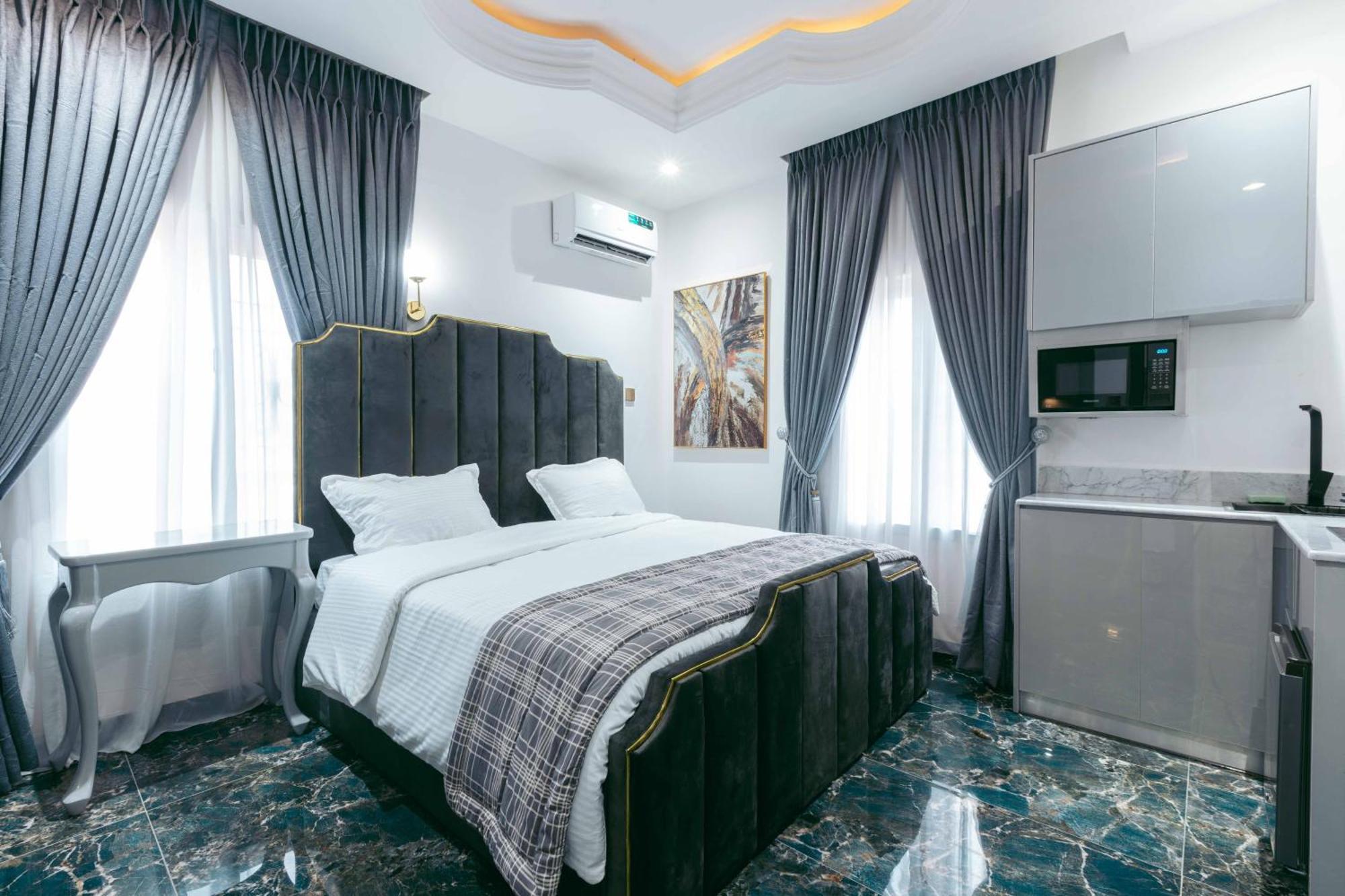 Phoenix Luxury * Abuja